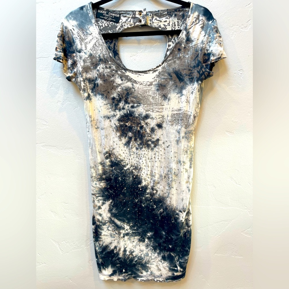 Sparkling Sucre Damour bodycon dress.